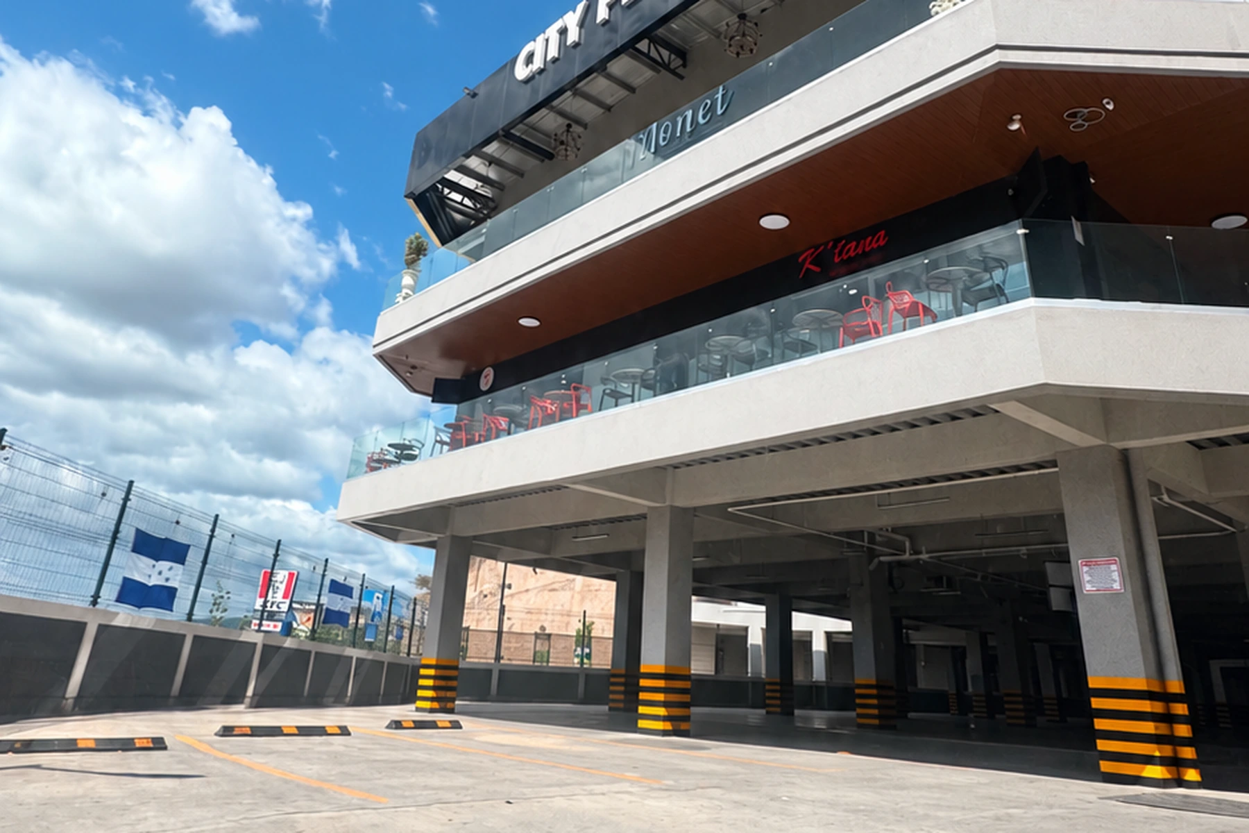 Vista exterior de City Plaza, Tegucigalpa
